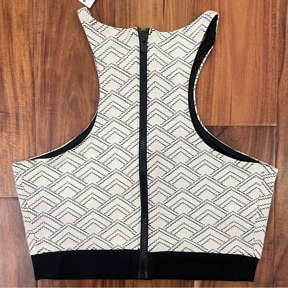 Express Women’s Geometric Black and White Crop Top Size Small New - Picture 2 of 10